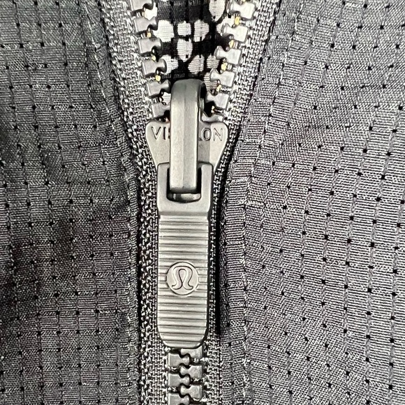 LULULEMON Bomb Around Jacket Reversible Lightweight Athletic Jacket Size 6 - Picture 9 of 10